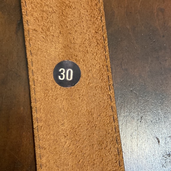 Brown Leather Mens / Womens 1 1/2” Wide Belt Excellent Used Condition- Size 30 - Picture 8 of 13